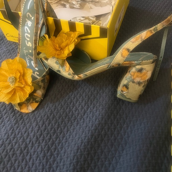 Circus by Sam Edelman Yellow and Blue Floral Heels - Picture 2 of 3